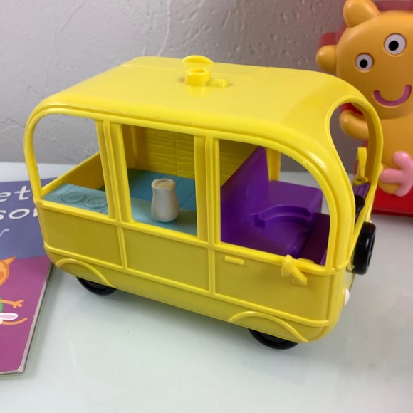 Peppa pig bundle plush Carrying case dvd book food truck 10 figures EUC - Picture 11 of 12